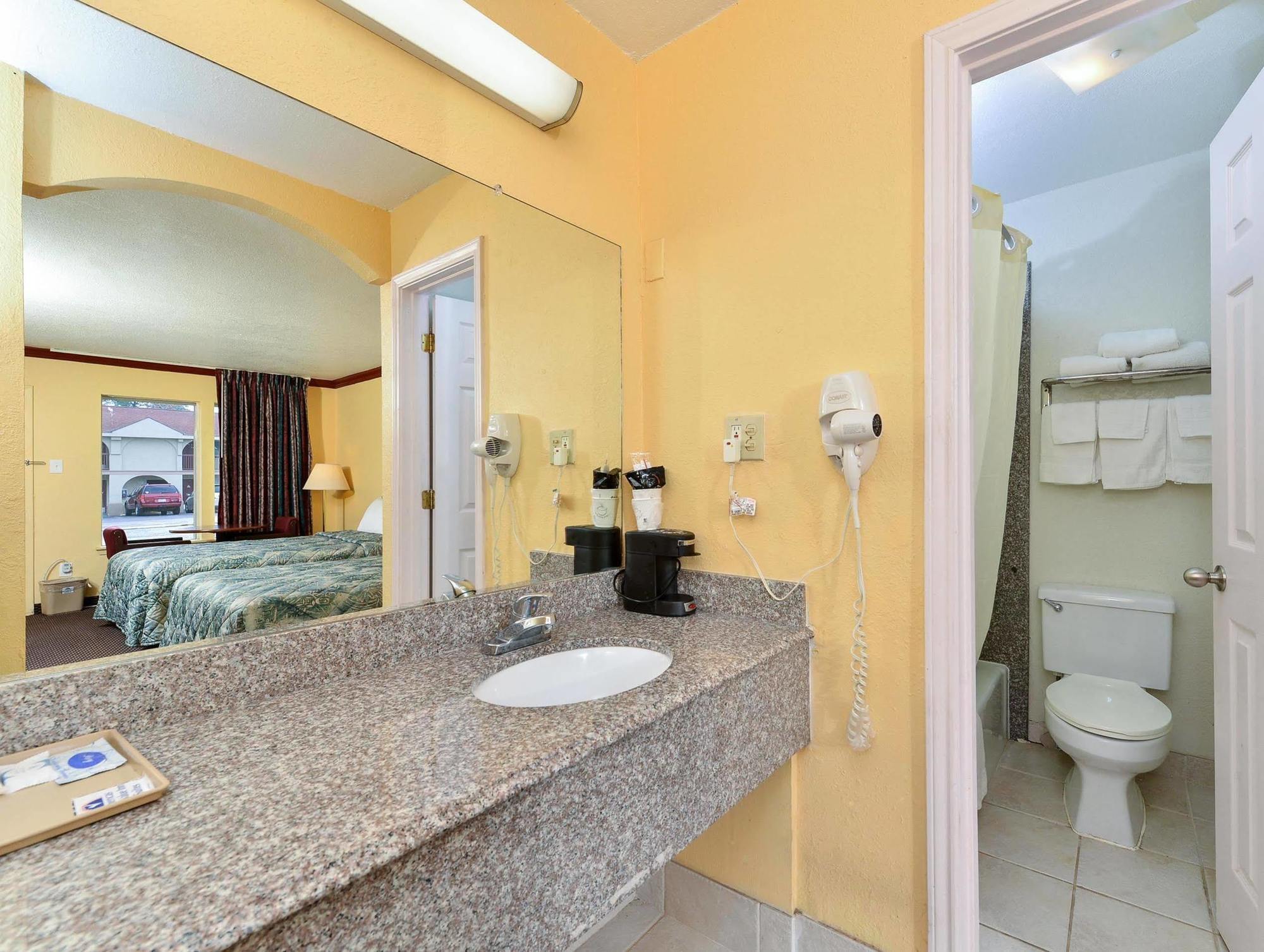 Americas Best Value Inn Конро Экстерьер фото